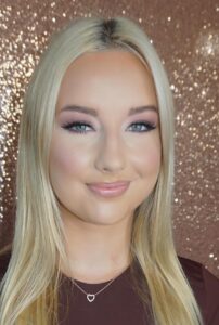 Päevameik blondile modellile