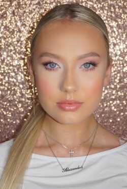 Soft Glam meik blondide juustega tüdrukule
